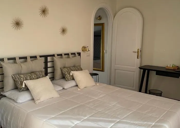 Excellent Paola's Pensionat